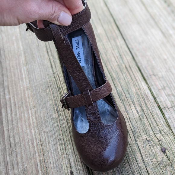 STEVE MADDEN MARY JANE, BROWN STRAPPY HEELS. - Picture 5 of 10
